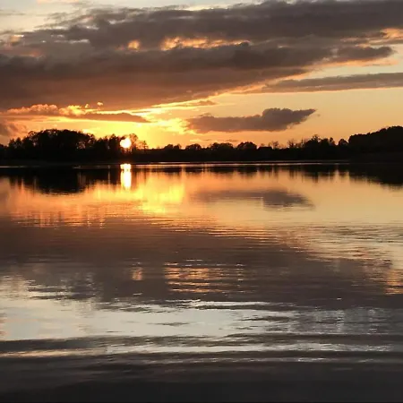 롯지 Resort-bon Turystyczny,20m Od Brzegu,ogrzewanie,wi-fi ,widok Na Jezioro *